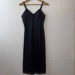 Vintage Vanity Fair Lingerie Black Full Slip Lace Made In USA Sz 34 50s